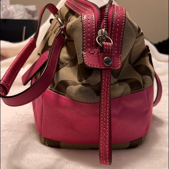 Coach purse rarely used. Good condition - Picture 2 of 4